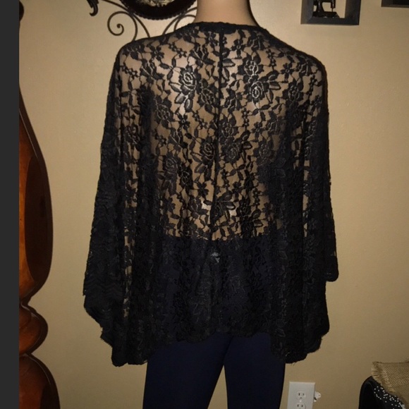 NWOT Beautiful lace shrug - Picture 2 of 5